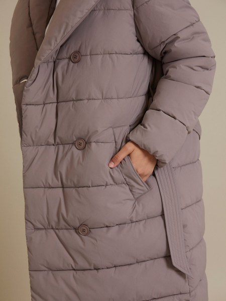 Стеганое пальто с поясом - фото 2