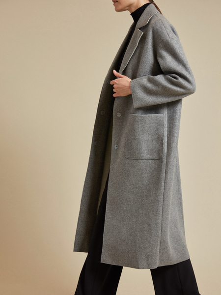 Пальто с поясом и накладными карманами - фото 2
