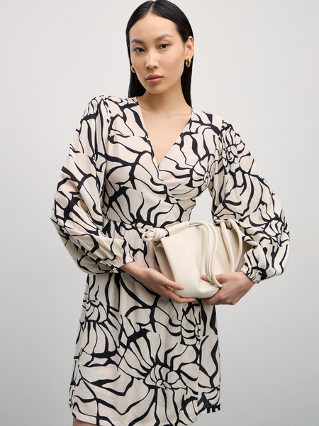 Платье с V-образным вырезом Zarina 4226207507-234, размер 2XS (RU 40), цвет бежевый графика крупная