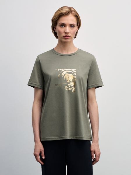 Базовая футболка из хлопка с принтом Zarina 4327510410-13, размер S (RU 44), цвет хаки/оливковый Базовая футболка из хлопка с принтом, 4327510410 - фото 3