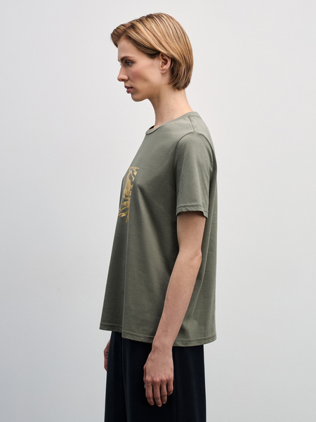 Базовая футболка из хлопка с принтом Zarina 4327510410-13, размер S (RU 44), цвет хаки/оливковый Базовая футболка из хлопка с принтом, 4327510410 - фото 4