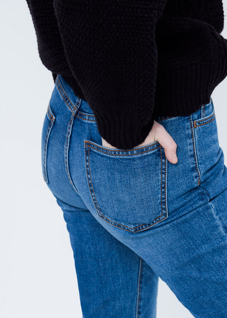 Укороченные джинсы  - фото 2