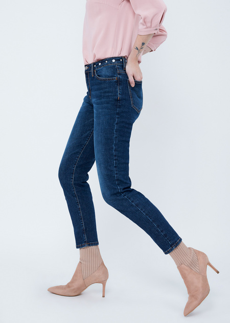 Укороченные джинсы с заклепками - фото 3