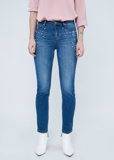 Укороченные джинсы со стразами и бусинами - фото 3