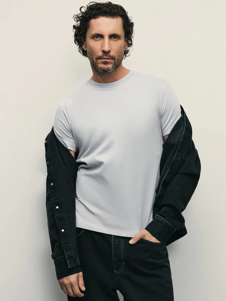 Базовая футболка slim fit