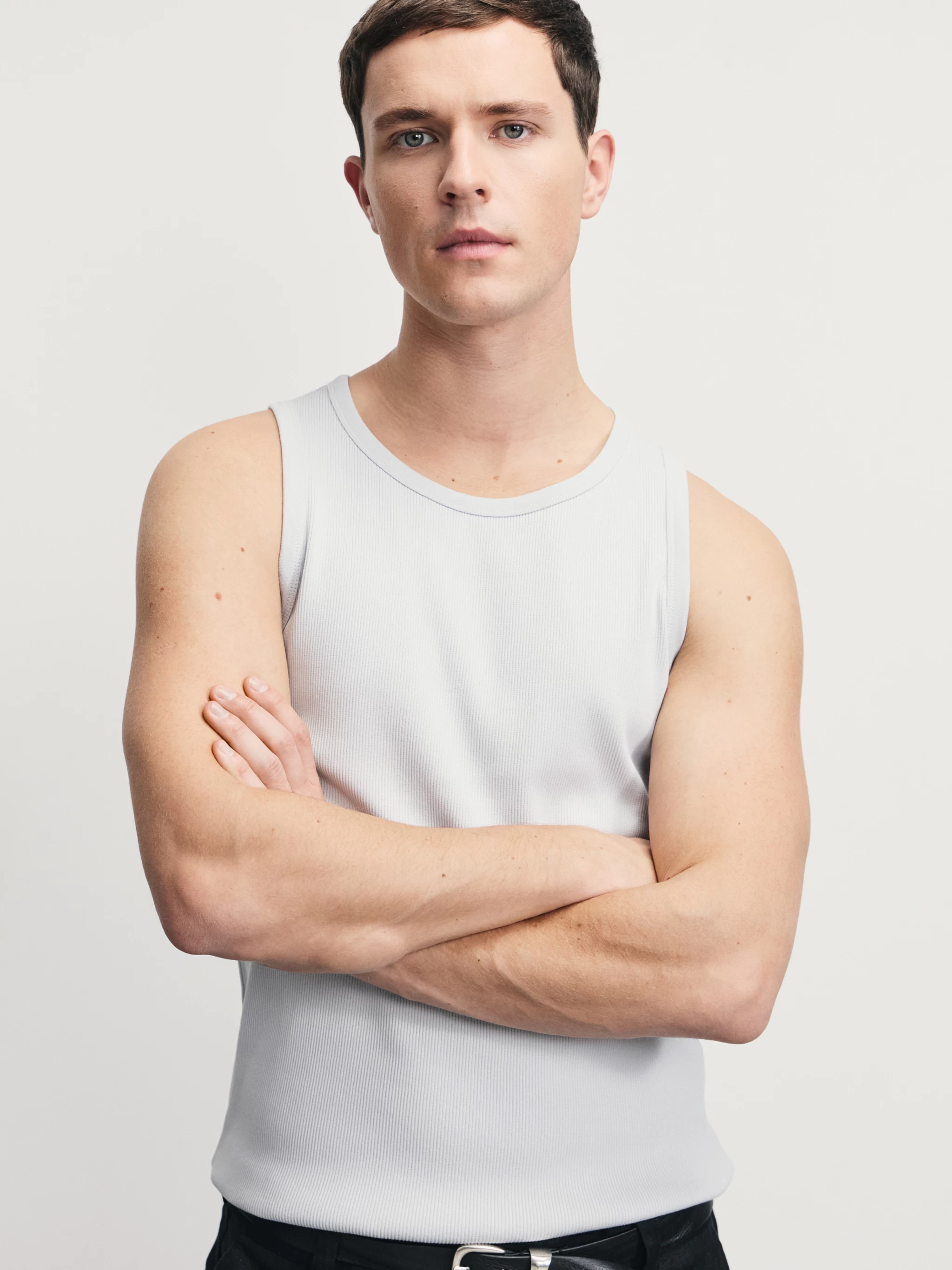 ZARINA Базовая майка приталенного фита