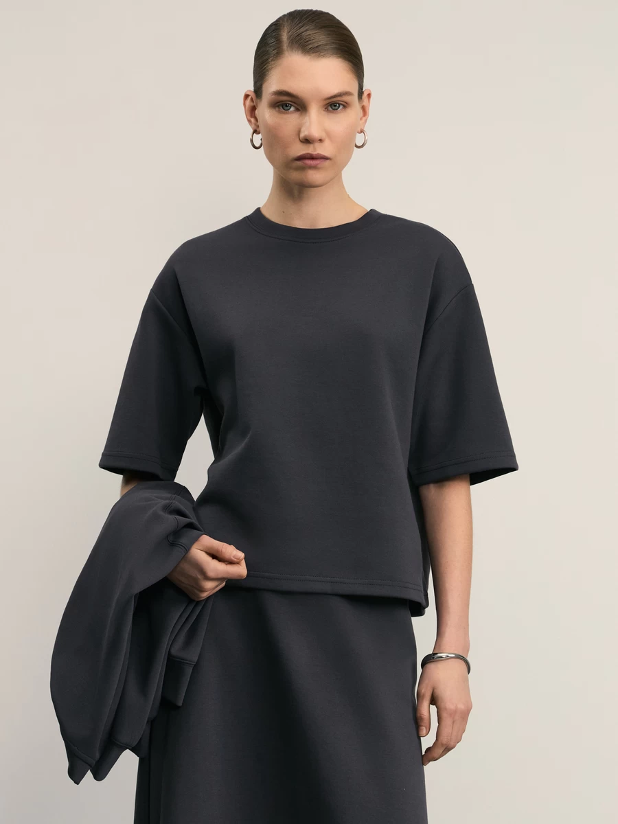 Базовая укороченная футболка из плотного джерси 1299₽