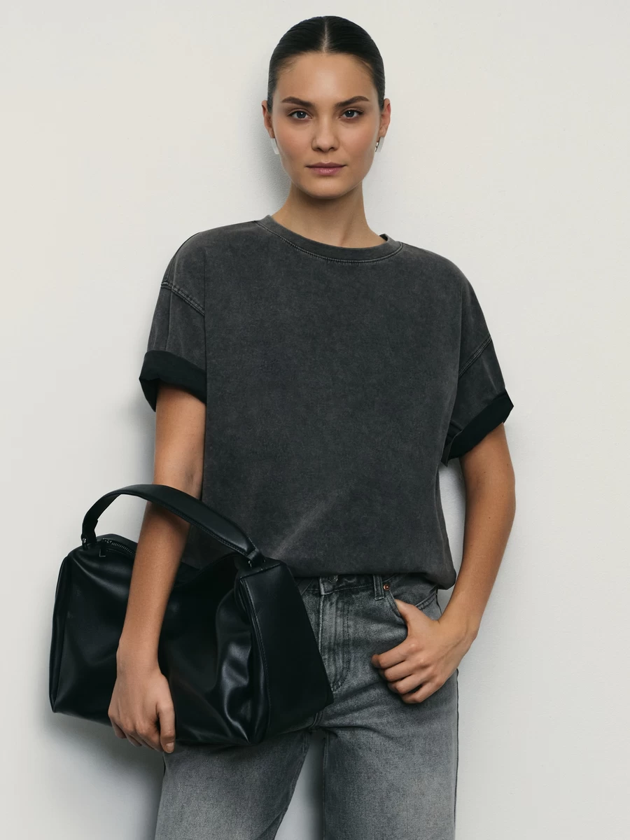 Футболка свободного кроя с эффектом стирки 699₽