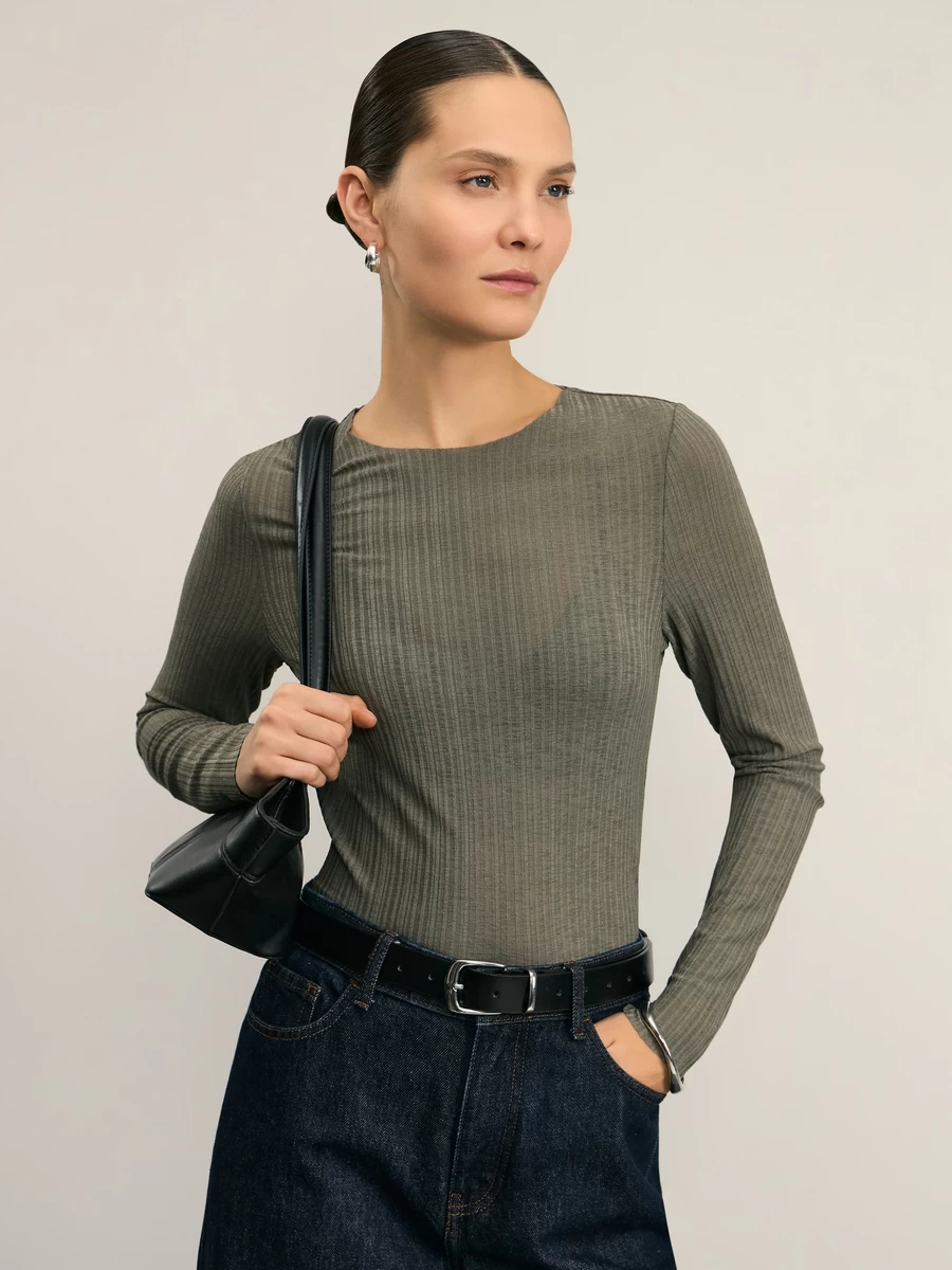 Лонгслив в рубчик с необработанными краями 799₽