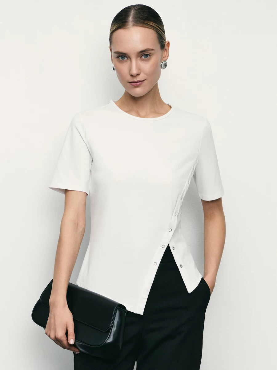 Футболка асимметричного кроя на кнопках