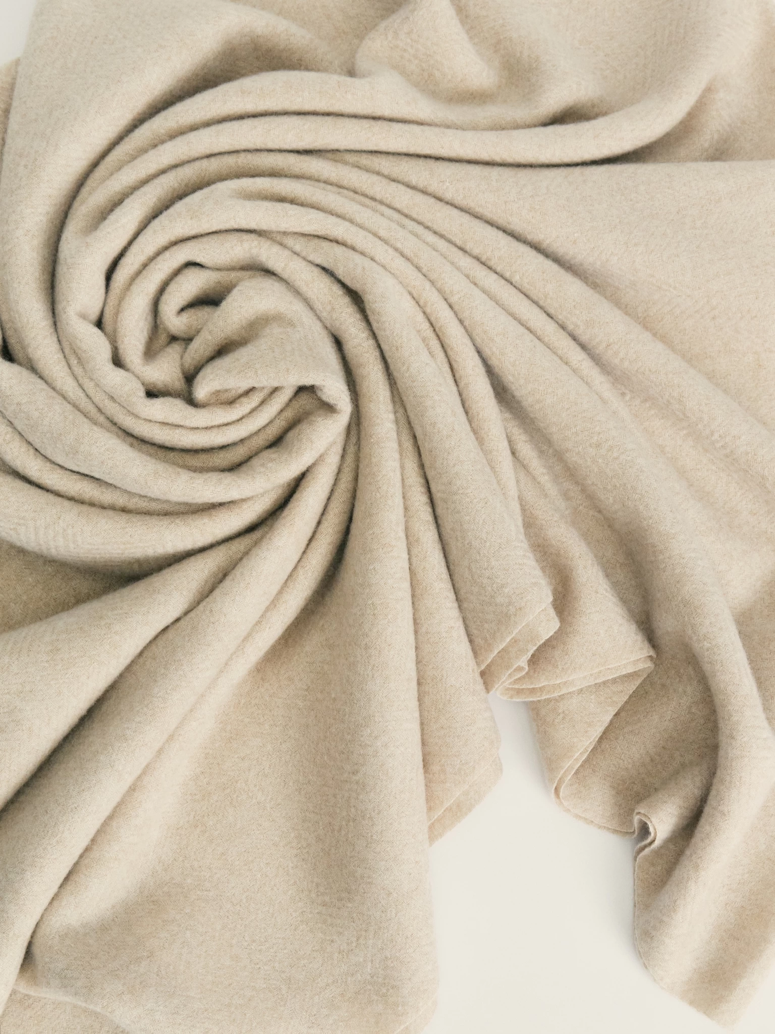 ZARINA Однотонный шарф в елочку