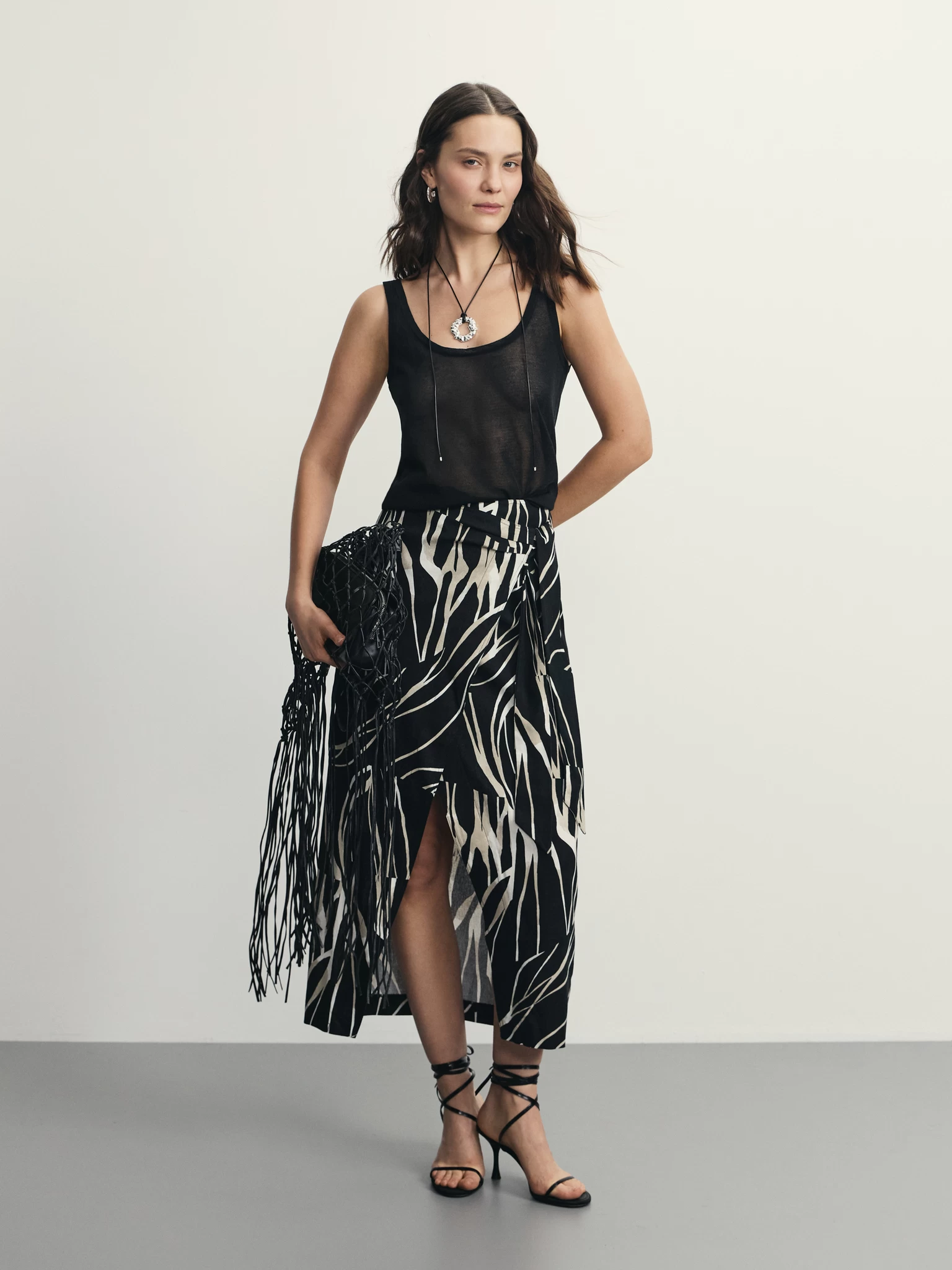 Yigitlar yuvinib, siltanib ketishadi