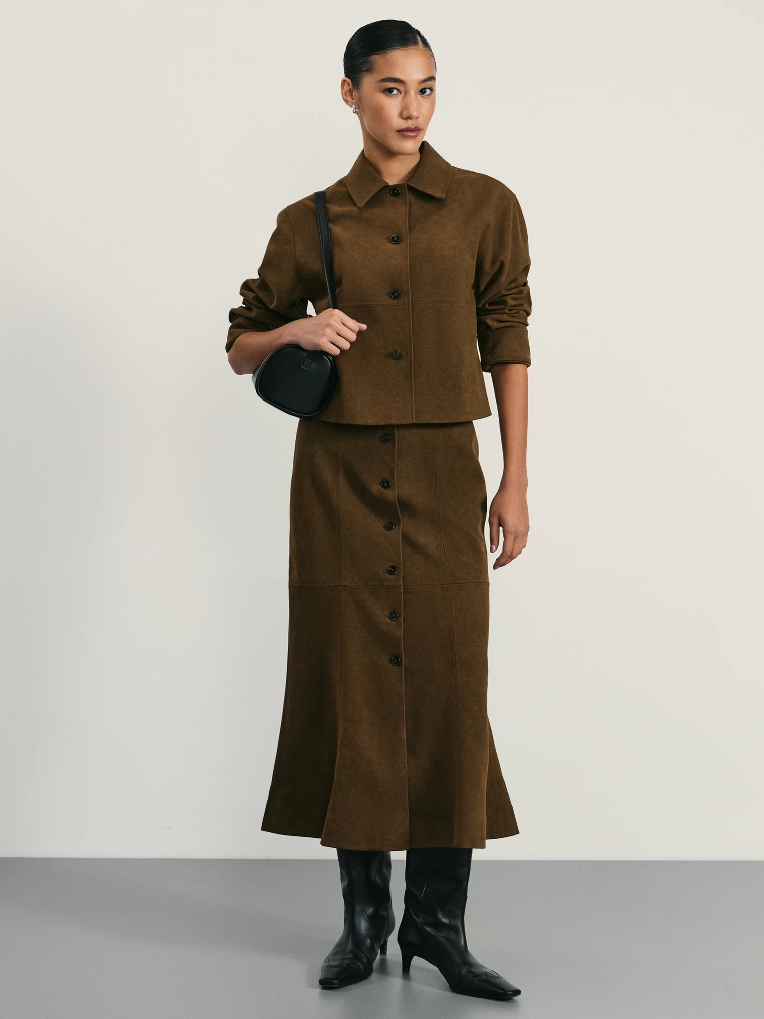 Raqslarda pastki yubka miltillaydi