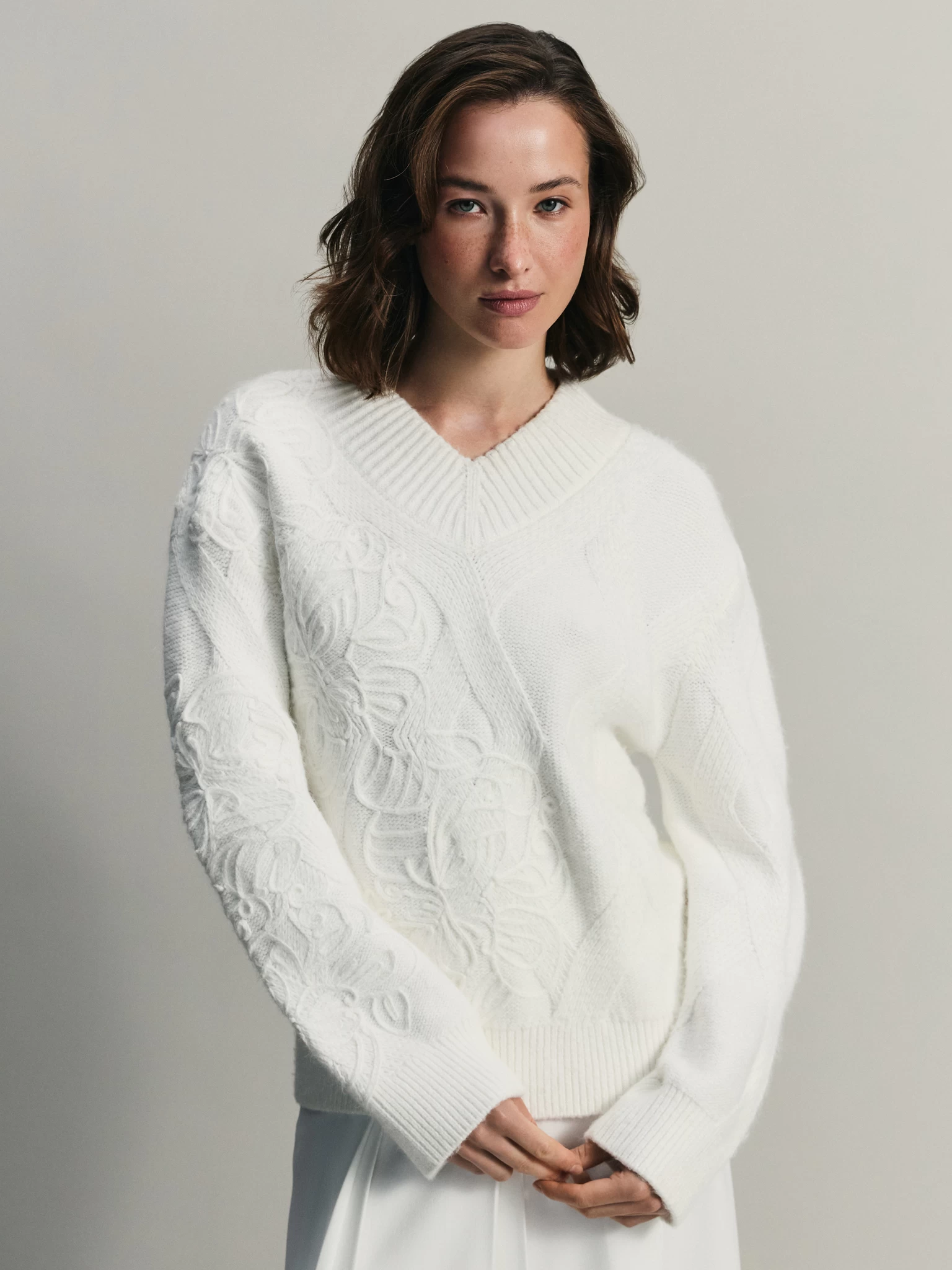 Джемпер с объёмной вышивкой ZR2510083323-1 - купить в интернет